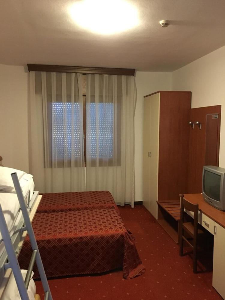 Hotel Due Ragni Виллорба Экстерьер фото
