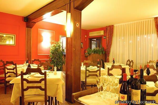 Hotel Due Ragni Виллорба Ресторан фото